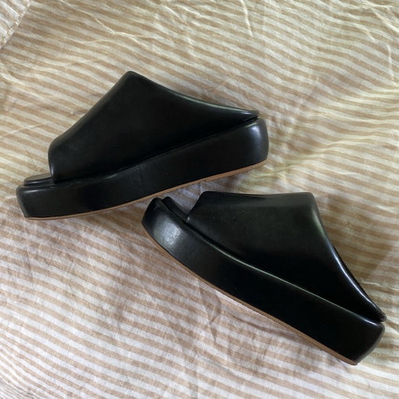 Kelsi Dagger Brooklyn Bubble Slides size 9 - Picture 3 of 11